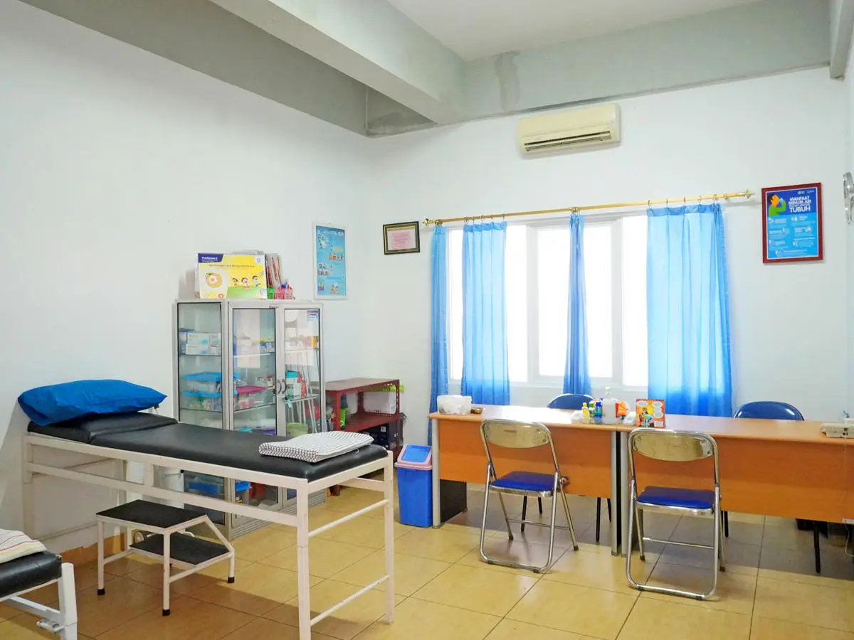 Modern school medical clinic with hospital beds and medical equipment
